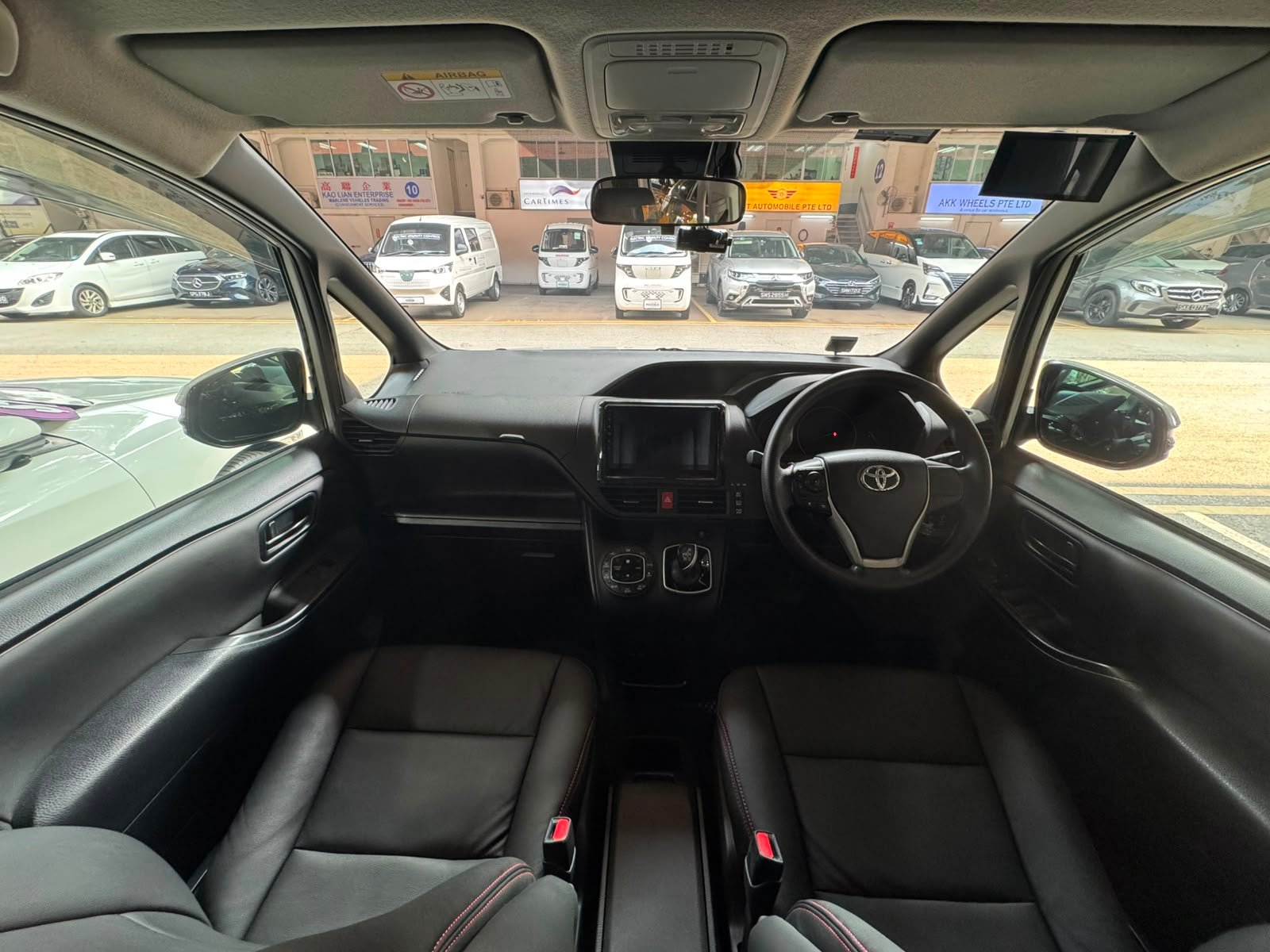 Toyota Noah Hybrid 1.8 X photo 6